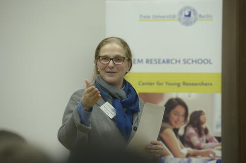 Martina van de Sand leitet die Dahlem Research School, die Promovierende schon während der Promotion auf eine Karriere vorbereitet.