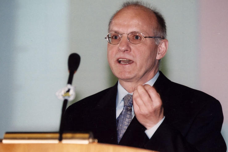 Professor Baumert ist Geschäftsführender Direktor des Max-Planck-Instituts ... - baumert_juergen_739