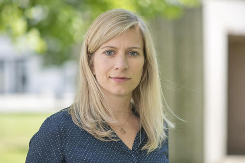 Die Bioinformatik-Professorin Andrea Volkamer entwickelt Computermethoden für die Risikobewertung von Arzneistoffen und Chemikalien.