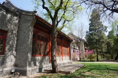 Der Gebäudekomplex auf dem Campus der Peking Universität, in dem sich auch die Räumlichkeiten des ZDS Peking befinden.