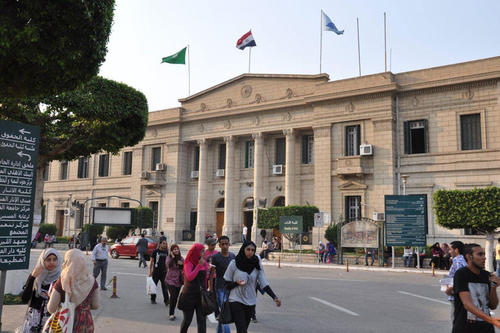 Eine enge Zusammenarbeit besteht mit der Kairo Universität, einer der größten und renommiertesten Universitäten Ägyptens und der Region. Hier zu sehen ist das Hauptgebäude der Kulturwissenschaftlichen Fakultät.
