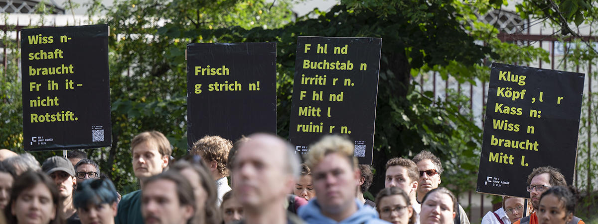 Demonstration gegen Haushaltskürzungen an der FU Berlin