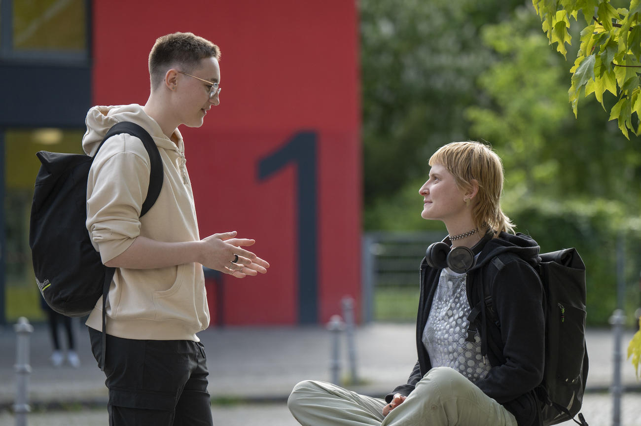 Students on the campus of Freie Universität