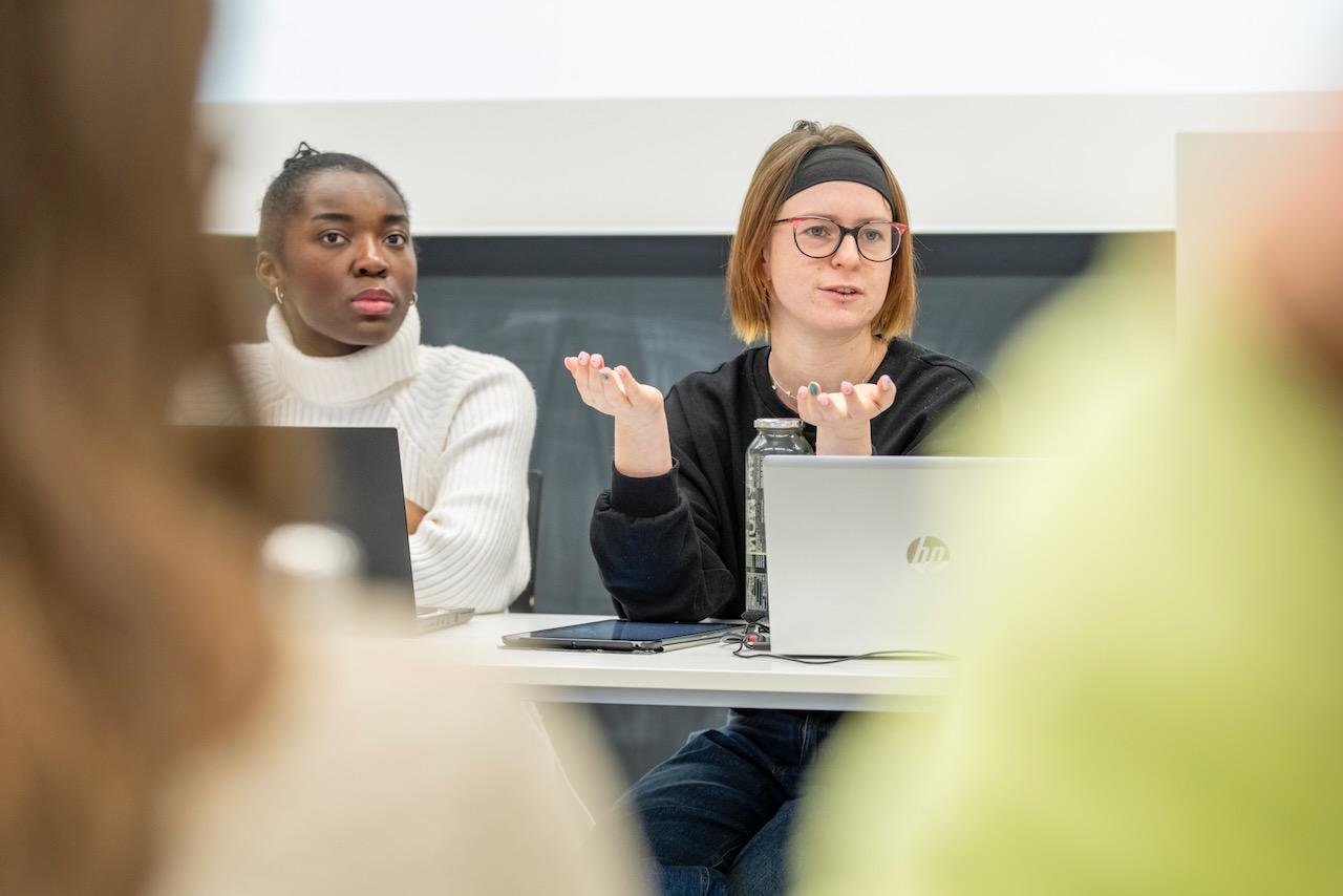 Students on the campus of Freie Universität