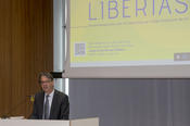 Georg Krücken, Professor für Hochschulforschung am INCHER Kassel, beschäftige sich in seinem Vortrag vor allem mit der Frage, wie Universitäten in Deutschland heute die Wissenschaftsfreiheit verteidigen können.