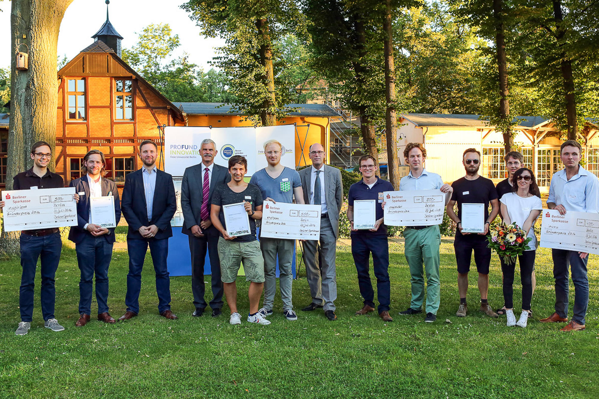 (v.l.n.r.) G. Gadjukow, Dr. G. Aimetti, Dr. G. Wittenburg (inspirient), H. J. Kulartz (Vorstandsmitglied der Berliner Sparkasse), J. Nitschke, J.-M. Josten (shyftplan), Prof. Dr. P.-A. Alt, J. van Winsen, Dr. F. Hauer (labfolder) und INURU.