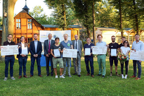 (v.l.n.r.) G. Gadjukow, Dr. G. Aimetti, Dr. G. Wittenburg (inspirient), H. J. Kulartz (Vorstandsmitglied der Berliner Sparkasse), J. Nitschke, J.-M. Josten (shyftplan), Prof. Dr. P.-A. Alt, J. van Winsen, Dr. F. Hauer (labfolder) und INURU.