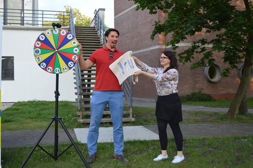 ... Ideen und Forschungsergebnisse aus der Wissenschaft auch auf dem Markt funktionieren können - und dass Gründen, wie auf dem Foto zu sehen, jede Menge Spaß machen kann.