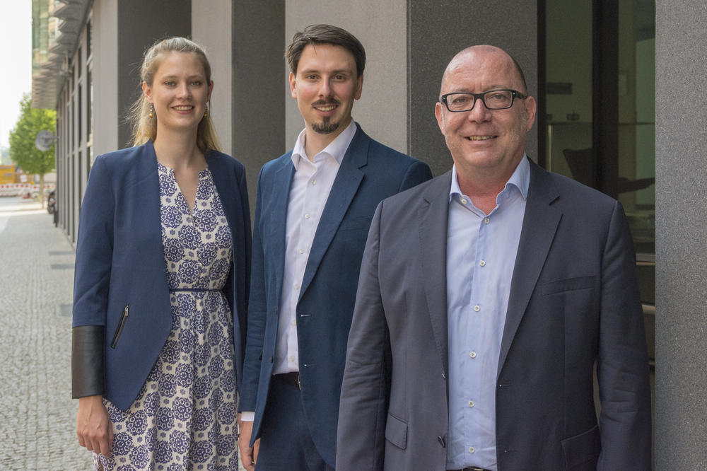 Dr. Janina Sundermeier, Prof. Dr. Hannes Rothe und Prof. Dr. Martin Gersch (v.l.n.r.) sind die Initiatoren des Digital Entrepreneurship Hub an der Freien Universität Berlin.