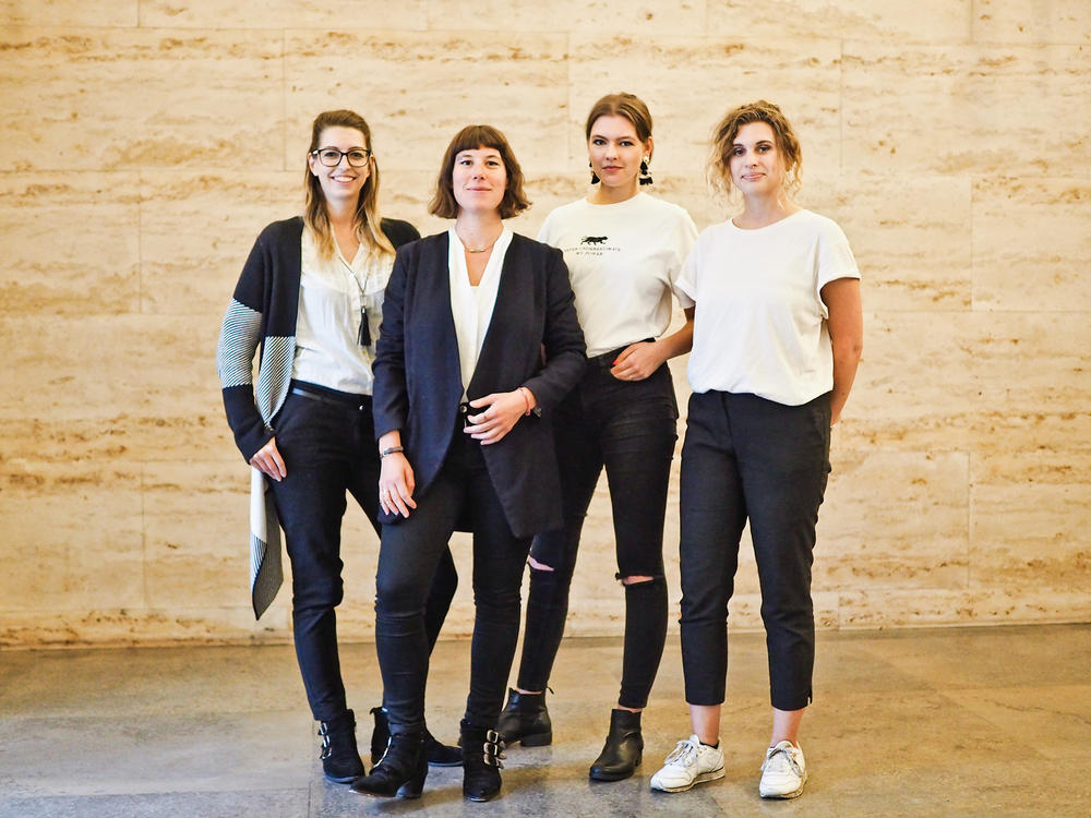 Die Zukunftsbauer, Tanja Schindler, Magda Eder, Aileen Moeck und Franziska Ewers (v.l.n.r.) bringen die Arbeitswelten der Zukunft in die Schule.