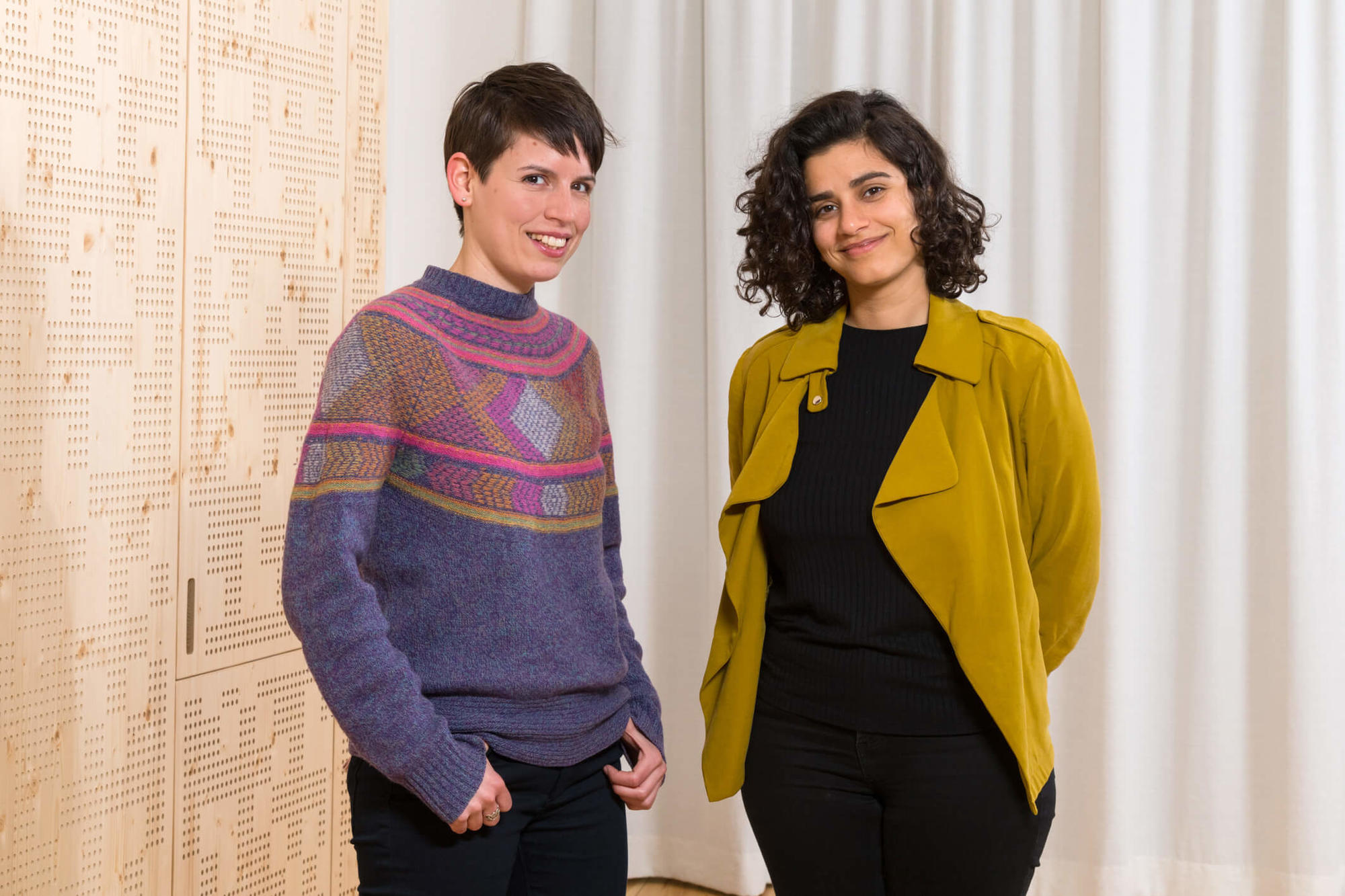Automatisch transkribieren, schneller auswerten: Die Software von Laura Sofia Salas (l.) und Cecilia Maas (r.) ermöglicht neue Forschungsansätze mit Audio- und Videodaten in den Kultur-, Geistes- und Sozialwissenschaften.