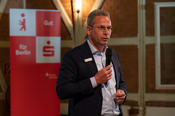 Olaf Schulz, Generalbevollmächtigter der Berliner Sparkasse, begrüßte die Anwesenden zur 10. Verleihung des Gründungspreises der Berliner Sparkasse.