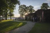 Beim Buffet unter freiem Himmel am Wannsee wurden Kontaktdaten weitergegeben, Erfahrungen ausgetauscht und Pläne geschmiedet.