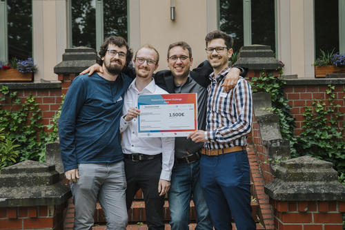 Haben mit ihrem Konzept für die App „DiDi.vet“ den Sonderpreis Künstliche Intelligenz gewonnen: Linus Helfmann, Christopher Kilian, Nicolas J. Lehmann, Torben Scherenberg- (v.l.n.r.).