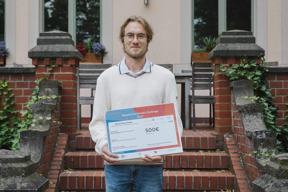 Mit dem Konzept für „Hepatec“ hat Physikstudent Sven Schneider mit seinem Team den dritten Platz in der Kategorie „Healthcare & Prevention“ belegt.