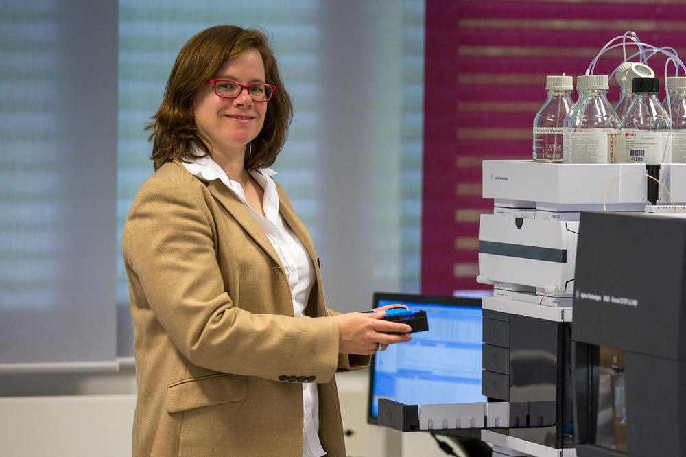 Anti-Doping-Expertin Maria Parr im Labor: Mit Methoden der Chromatographie und Massenspektronomie analysieren moderne Geräte mehrere Hundert Urinproben auf Rückstände von Doping-Mitteln.