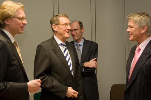 Prof. Dr. Jan Konst, Peter P. van Wulfften Palthe (Botschafter der Niederlande), Prof. Dr. André Alt, Ernst Dollwetzel (v. l. n. r.)