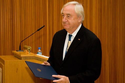 Cees Nooteboom erhält die Ehrendoktorwürde der Freien Universität Berlin
