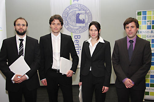 Die Ernst-Reuter-Preisträger (v.l.n.r.): Lars Mundhenk, Enzo Weber, Viktoria Tkaczyk, Patrick Merziger