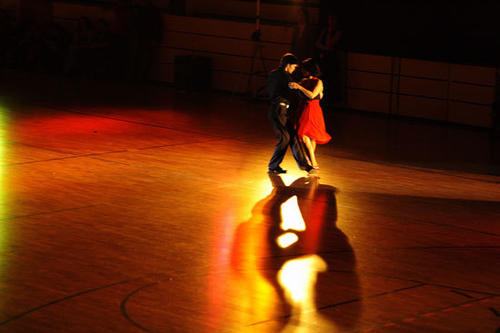 Im Schatten der Scheinwerfer: Showeinlage Tango Argentino.