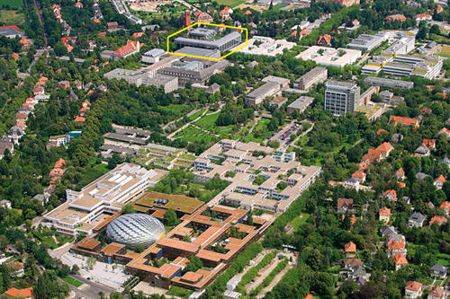 Das Campushotel (gelber Rand) liegt in unmittelbarer Nähe zu natur- und geisteswissenschaftlichen Instituten sowie der Philologischen Bibliothek