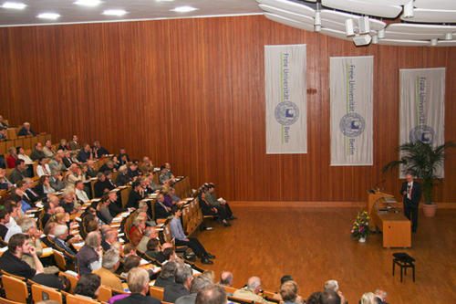 Einstein Lecture 2009 im Hörsaal 1a der Freien Universität
