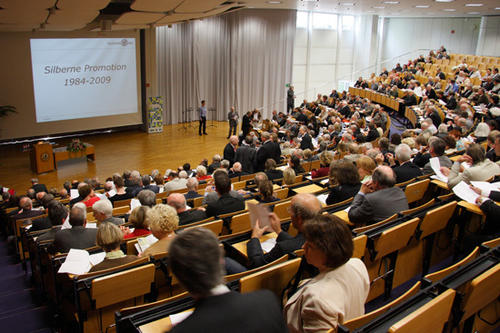Rund 200 Alumni, die 1984 promoviert wurden, kamen 25 Jahre später zurück an die Freie Universität