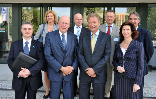 Professor Pierre Monnet, Präsident der Deutsch-Französischen Hochschule; Professor Dieter Lenzen, Präsident der Freien Universität Berlin, Peter Ammon, Staatssekretär des Auswärtigen Amts (1. Reihe v.l.n.r.)