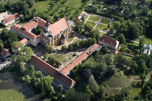 Das Collegium Musicum gibt am Samstag, den 27. Juni im Barockkloster im Stift Neuzelle um 19 Uhr ein Open Air Konzert
