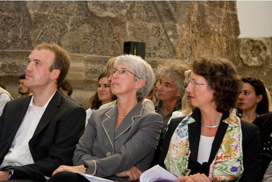 v.l.n.r: Nils Riecken, Doktorand an der Graduate School, Prof. Gudrun Krämer, Direktorin der Graduate School und Prof. Ursula Lehmkuhl, die Erste Vizepräsidentin der Freien Universität  Berlin