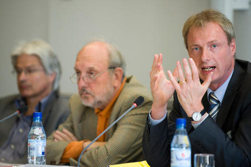 v.l.n.r.: Dr. Jochen Staadt vom Forschungsverbund SED-Staat, Dr. Gero Neugebauer vom Otto-Suhr-Institut für Politikwissenschaft und der Rechtwissenschaftlicher Prof. Dr. Christian Calliess