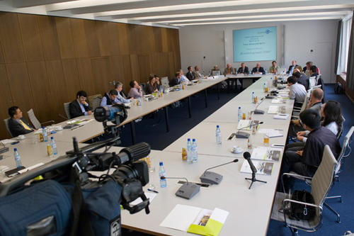 Das Expertenforum zur Bundestagswahl 2009 wurde vom Präsidenten der Freien Universität, Prof. Dr. Dieter Lenzen, moderiert, der selbst auch als Experte für Bildung- und Wissenschaftspolitik Fragen der Journalisten beantwortete