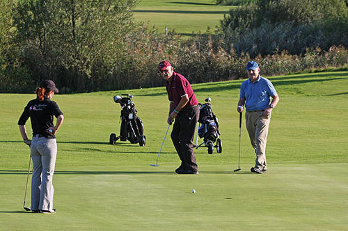 Eisen und Putter in Aktion auf den Fairways und Grüns der Anlage des Märkischen Golfclub Potsdam