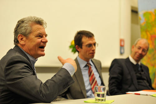 Mit "brennendem Herzen für die Freiheit": Joachim Gauck im Gespräch über die zeitgenössische Verarbeitung der Ereignisse des 9. November 1989