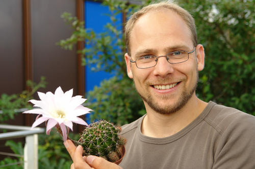 Der Psychologe Christian Geiger wurde 2008 an der Freien Universität mit einer theoretischen Arbeit über die Herleitung von statistischen Methoden zur Analyse von sozialwissenschaftlichen Daten promoviert