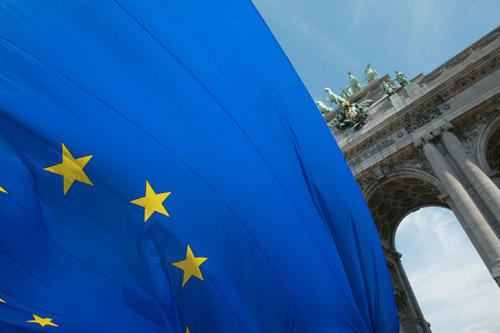 Dezember: Die Freie Universität hat als erste deutsche Hochschule eine Außenstelle in Brüssel eröffnet. Zu den Aufgaben zählt u.a., Wissenschaftler beim Einwerben von Forschungsmitteln europäischer Institutionen zu unterstützen.