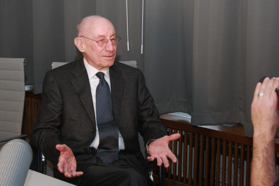 Edzard Reuter ist Alumnus der Freien Universität und hat von 1949 bis 1955 Rechtswissenschaften studiert