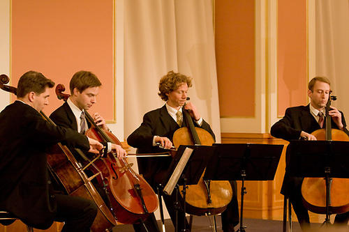 Musikalisch umrahmt wurde die Verleihung von den Berliner Cellharmonikern.