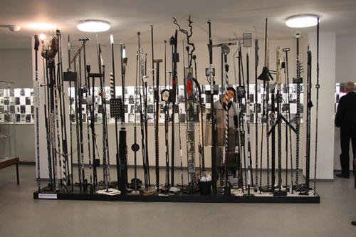 Die Installation "The Black Forest oder Der Medienwald" ist in den Jahren 1999-2009 entstanden