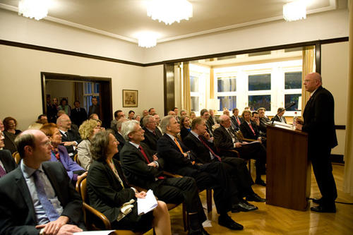 Abschiedsworte von Dieter Lenzen nachdem Ursula Lehmkuhl, Hans-Gerd Husung, Klaus von der Heyde, Leo Brunnberg und Hans-Uwe Erichsen (v.l.n.r.) ihn verabschiedet hatten