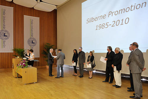 Verleihung der  Urkunden zur Silbernen Promotion