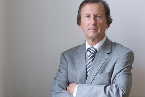Professor Werner Väth leitet die Arbeitsstelle Politik und Technik.