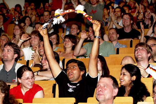 Public Viewing des WM-Spiels 2006 Deutschland gegen Costa Rica im Hörsaal 1 A