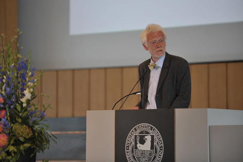 Prof. Jürgen Zöllner, Senator für Bildung, Wissenschaft und Forschung, wünschte dem neuen Präsidenten „auch aus egoistischen Gründen“ viel Erfolg