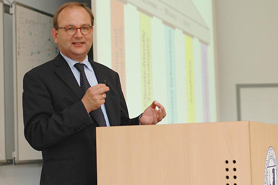 Professor Ottmar Edenhofer, Chefökonom des Potsdam-Instituts für Klimafolgenforschung