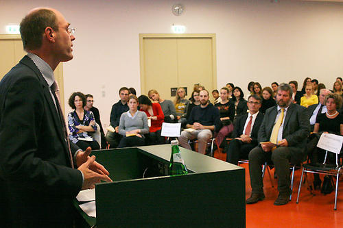 Professor Peter-André Alt, Präsident der Freien Universität, sprach über „die Autonomie der Universitäten in Zeiten der ökonomischen Krise“.