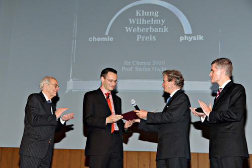 V.l.n.r.: Kurt Hammer, Vorstand Otto-Klung-Stiftung a. d. Freien Universität, Preisträger Prof. Dr. Stefan Hecht, Dr. Lothar Wilhelmy, Vorstand Dr. Wilhelmy-Stiftung, Dr. Stephan Brandt, Vorstand Weberbank