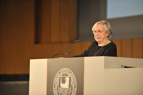 Die frühere Präsidentin des Bundesverfassungsgerichts, Professorin Jutta Limbach, hielt die Laudatio auf die Preisträgerin.