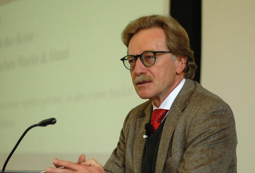 Der Glaube an die freie Marktwirtschaft sei durch die Finanz- und Wirtschaftskrise erschüttert worden, sagte Yves Mersch, Mitglied des Rates der Europäischen Zentralbank, an der Freien Universität.