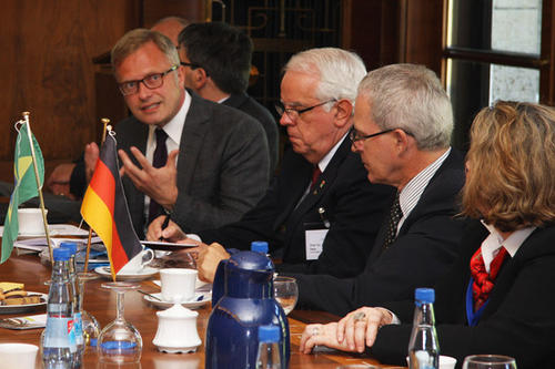Dr. Herbert Grieshop, Geschäftsführender Direktor des CIC, mit Vertretern der Brasilianischen Delegation